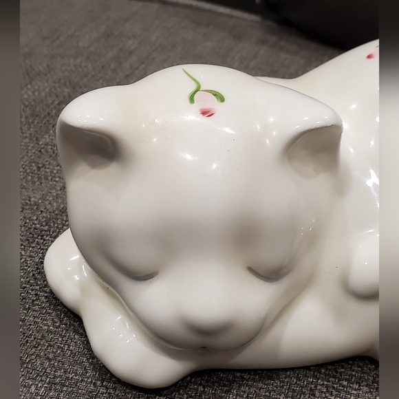 Ceramic Cat Figurine with Floral Design - Picture 4 of 8